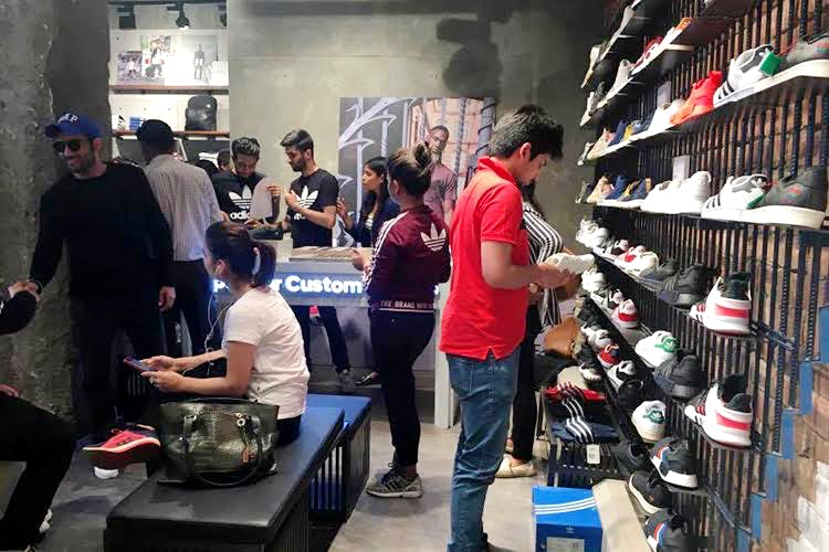 adidas showroom connaught place