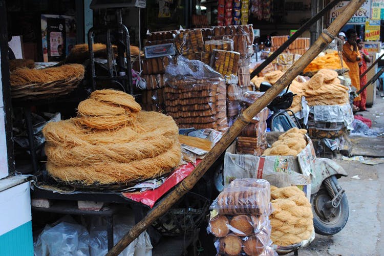 Food,Cuisine,Bakery,Dish,Street food,Danish pastry,Pastry,Delicacy,Market,Baked goods