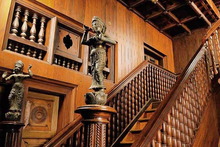 Stairs,Architecture,Baluster,Building,Carving,Handrail,Statue,Interior design,Tourist attraction