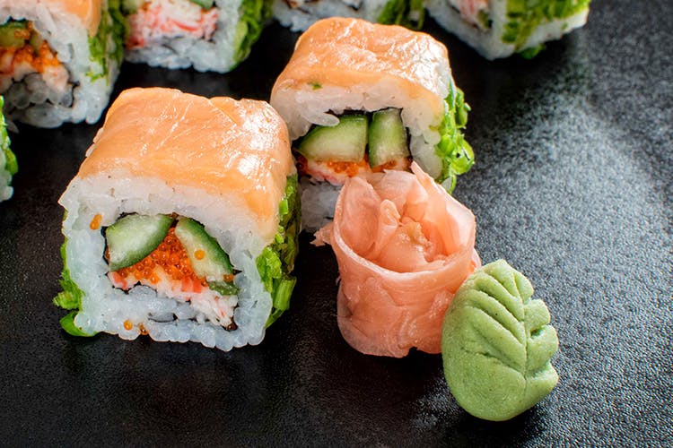 Dish,Cuisine,Food,Sushi,California roll,Ingredient,Smoked salmon,Japanese cuisine,Comfort food,Sashimi