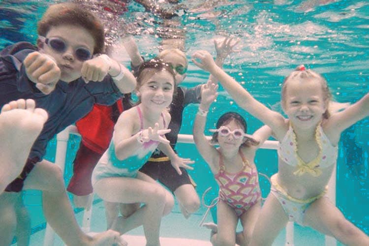 Fun,Swimming pool,Aqua,Recreation,Underwater,Swimming,Leisure,Individual sports,Vacation,Swimmer