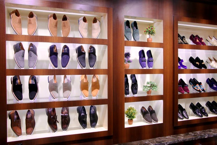 Collection,Footwear,Shoe store,Room,Shoe,Shoe organizer,Closet,Shelf