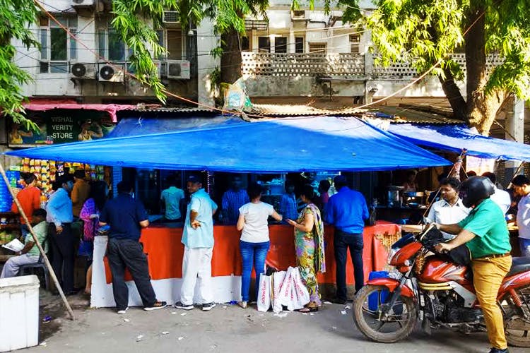 Public space,Marketplace,Awning,Hawker,Building,Stall,Bazaar,Vehicle,Selling,Canopy