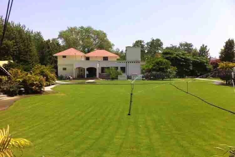 Property,Lawn,Land lot,Estate,Sport venue,Home,Real estate,Grass,House,Yard