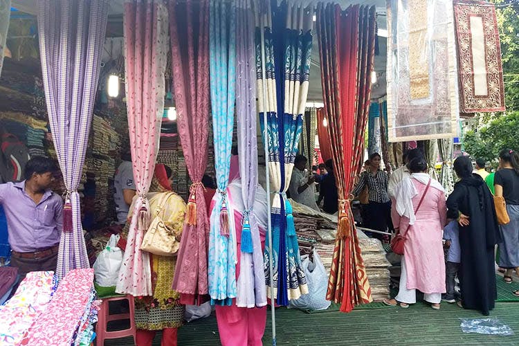 Public space,Textile,Market,Bazaar,Sari,Temple,Marketplace