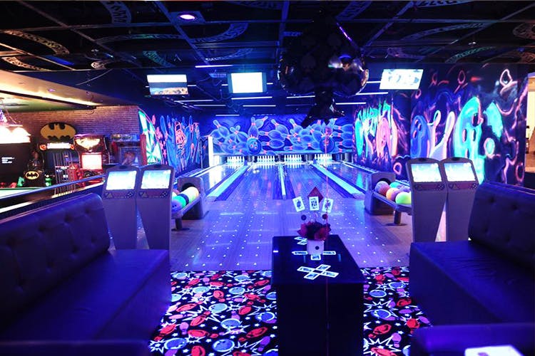 Stage,Nightclub,Room,Leisure,Music venue,Bowling,Disco,Visual effect lighting,Sport venue,Games