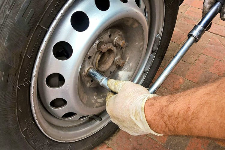 Auto part,Tire,Automotive tire,Vehicle brake,Wheel,Brake,Locking hubs,Rim,Automotive wheel system,Disc brake
