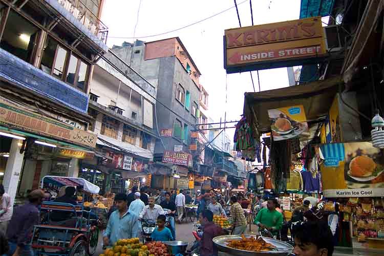 Marketplace,Market,Bazaar,Town,Public space,Human settlement,City,Street,Building,Urban area