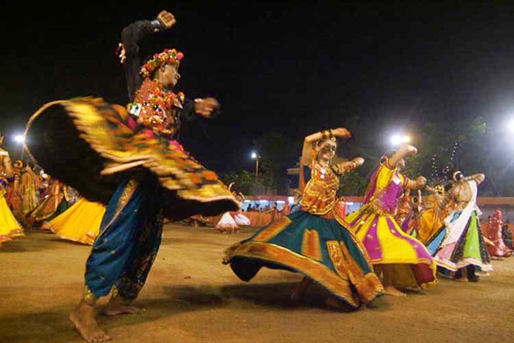 Folk dance,Dancer,Dance,Event,Performance art,Performing arts,Choreography