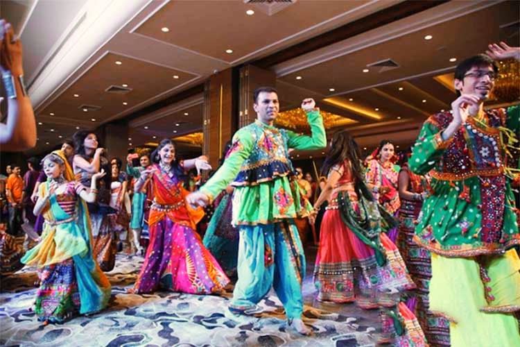 Folk dance,Dance,Event,Performing arts,Tradition,Performance,Dancer,Leisure,Tourism