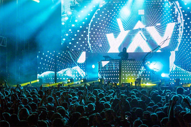 Performance,Entertainment,Rock concert,Concert,Crowd,Stage,Green,Event,Performing arts,Visual effect lighting