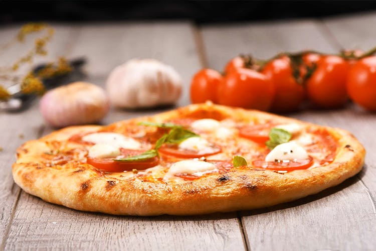 Dish,Food,Cuisine,Pizza,Pizza cheese,Ingredient,Flatbread,Tarte flambée,Italian food,Produce