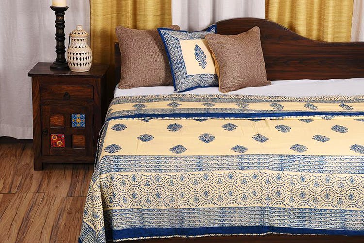 Bedding,Bed sheet,Furniture,Bed,Duvet cover,Bedroom,Room,Textile,Bed frame,Pillow