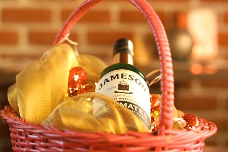 Present,Liqueur,Gift basket,Hamper,Alcohol,Basket,Drink,Distilled beverage