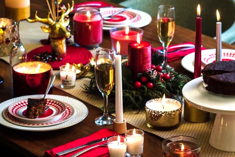Candle,Lighting,Food,Table,Christmas eve,Christmas decoration,Meal,Christmas dinner,Christmas,Dinner
