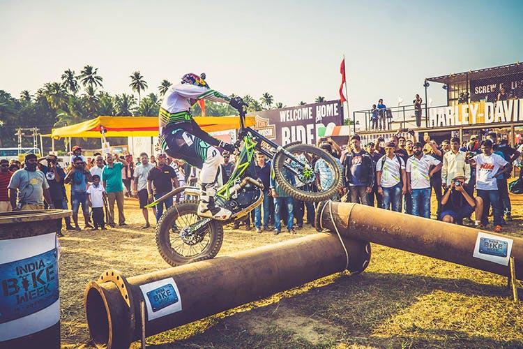 Vehicle,Motorcycle,Motocross,Racing,Stunt,Motorcycle racing,Enduro,Stunt performer,Motorsport,Endurocross