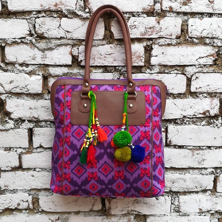 Handbag,Bag,Shoulder bag,Fashion accessory,Magenta,Pink,Design,Material property,Pattern,Tote bag