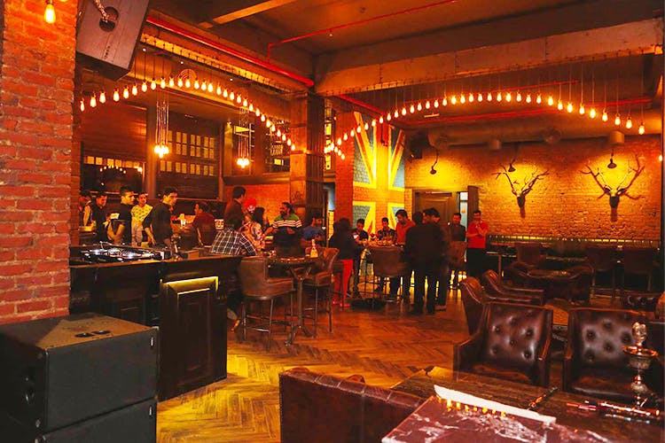 Restaurant,Bar,Building,Tavern,Jazz club