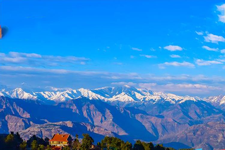 Mountainous landforms,Mountain,Sky,Mountain range,Cloud,Blue,Alps,Natural landscape,Hill station,Wilderness