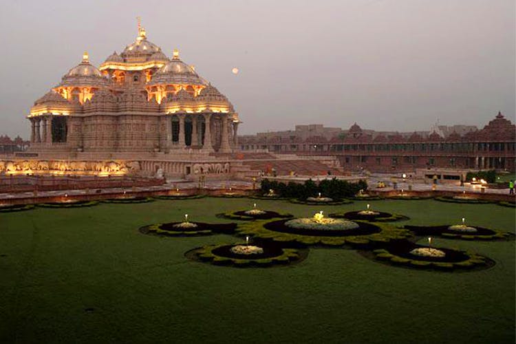 akshardham temple delhi night