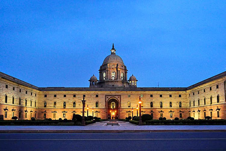 Landmark,Sky,Architecture,Building,City,Night,Palace,Facade,Classical architecture,Stately home