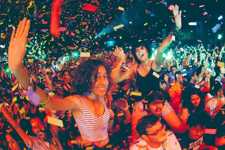 Crowd,Event,Disco,Party,Fête,Nightclub,Fun,Confetti,Festival