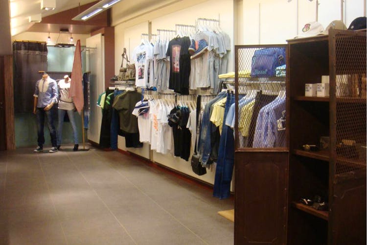 Boutique,Outlet store,Building,Room,Retail,Interior design,Floor,Flooring