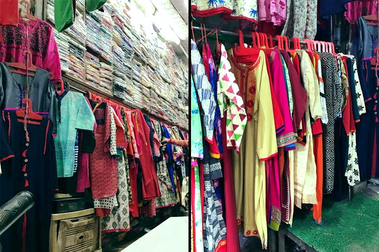 Clothing,Bazaar,Boutique,Room,Public space,Outlet store,Textile,Closet,Selling,Market