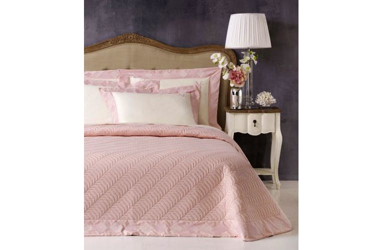 Bedding,Bed,Bed sheet,Furniture,Duvet cover,Pink,Bed frame,Textile,Violet,Product