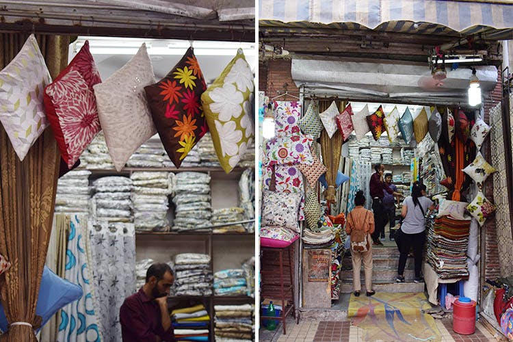 Public space,Wall,Textile,Building,Bazaar,Marketplace,Market,Temple,Room,City