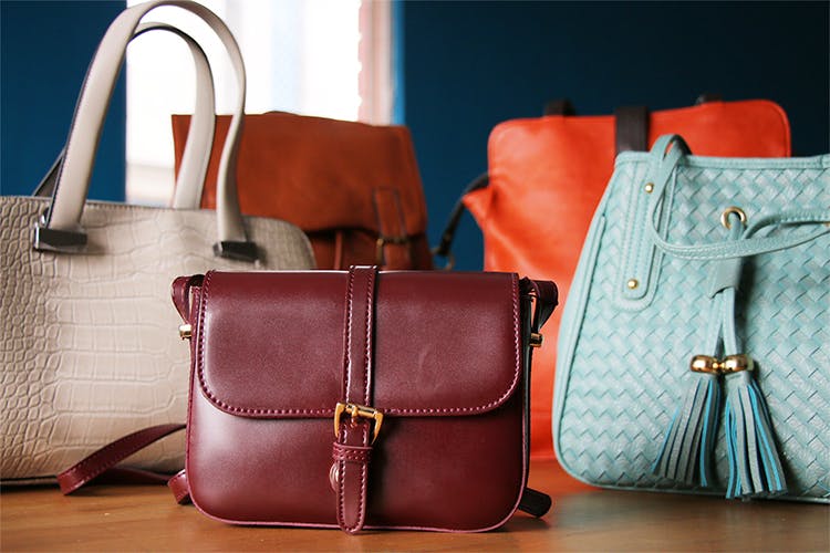 Bag,Handbag,Leather,Fashion accessory,Brown,Shoulder bag,Messenger bag,Material property,Luggage and bags,Diaper bag