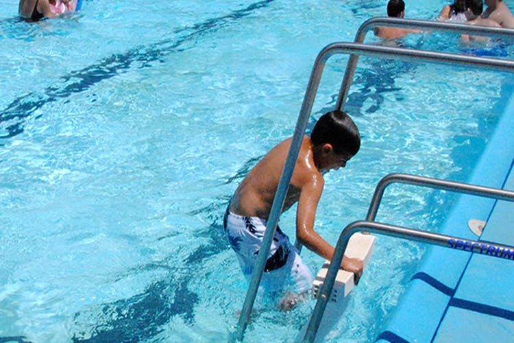 Swimming pool,Leisure centre,Leisure,Fun,Recreation,Swimming,Swimmer,Water,Individual sports,Sports
