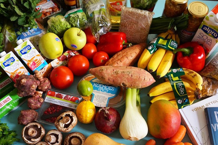 Natural foods,Whole food,Food,Local food,Vegetable,Vegan nutrition,Food group,Product,Vegetarian food,Grocery store