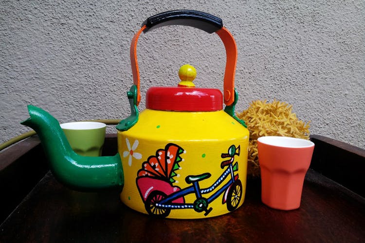 Kettle,Teapot,Lid,Stovetop kettle,Yellow,Small appliance,Tableware,Cookware and bakeware,Cup,Home appliance