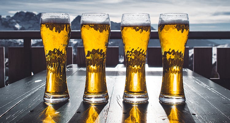 Beer glass,Beer,Pint glass,Yellow,Lager,Drink,Wheat beer,Drinkware,Ice beer,Alcoholic beverage