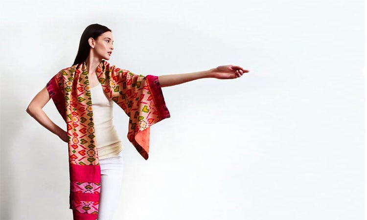Clothing,Kimono,Pink,Costume,Magenta,Formal wear,Textile,Neck,Tradition,Fashion model