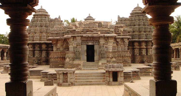Historic site,Hindu temple,Building,Temple,Ancient history,Holy places,Place of worship,Archaeological site,Ruins,History