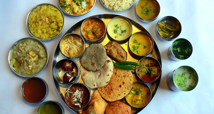 Dish,Food,Cuisine,Meal,Ingredient,Punjabi cuisine,Sindhi cuisine,Vegetarian food,Indian cuisine,Curry