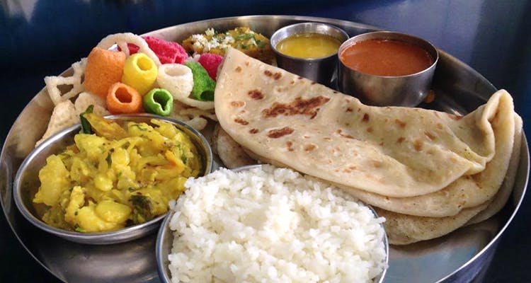 Dish,Food,Cuisine,Naan,Ingredient,Roti,Chapati,Punjabi cuisine,Produce,Flatbread
