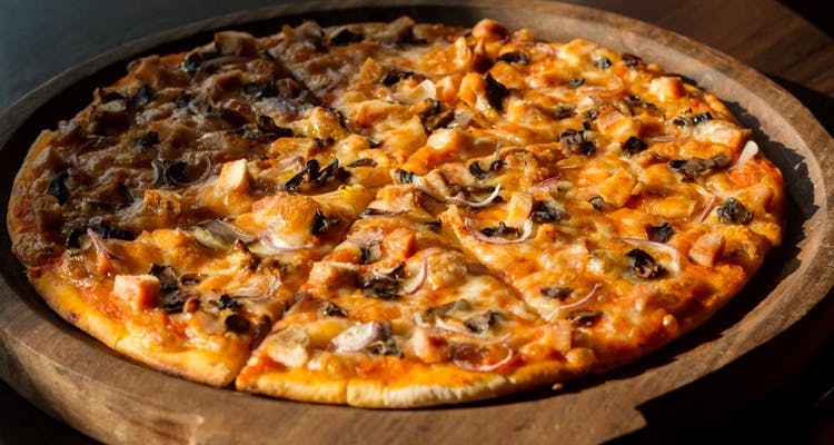 Dish,Food,Cuisine,Pizza,Pizza cheese,Ingredient,California-style pizza,Italian food,Tarte flambée,Flatbread