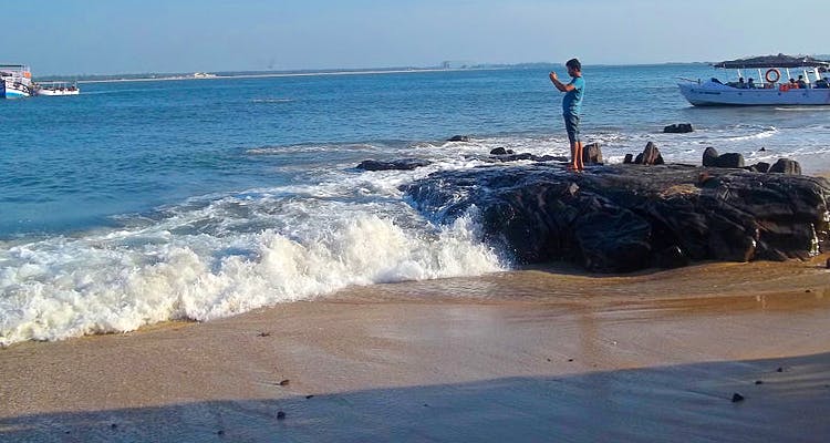 Sea,Beach,Water,Wave,Ocean,Coast,Wind wave,Shore,Sky,Coastal and oceanic landforms