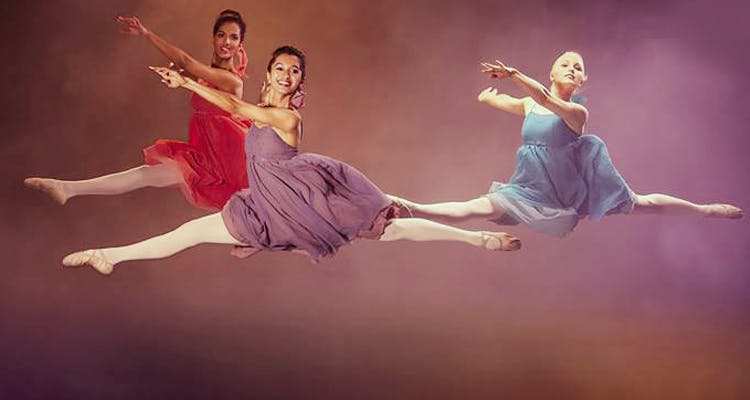 Dancer,Dance,Entertainment,Performing arts,Modern dance,Concert dance,Choreography,Athletic dance move,Ballet,Ballet dancer