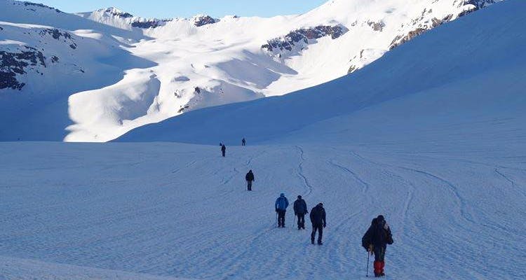 Snow,Ski mountaineering,Mountain,Glacial landform,Piste,Mountainous landforms,Ski touring,Geological phenomenon,Ridge,Winter