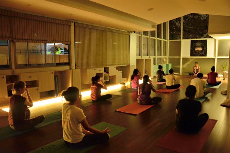 Physical fitness,Yoga,Meditation,Room,Lobby,Architecture,Interior design,Building,Sitting,Leisure