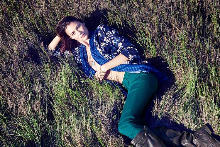 People in nature,Photograph,Grass,Blue,Green,Beauty,Lady,Tree,Fashion,Friendship