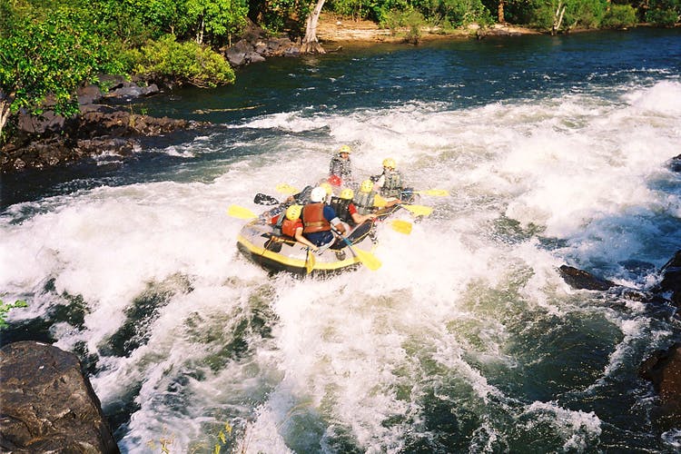 Water resources,Rafting,Water,River,Rapid,Watercourse,Water transportation,Vehicle,Recreation,Water sport