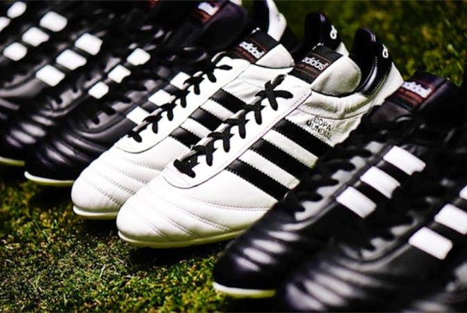 Footwear,White,Shoe,Black,Black-and-white,Walking shoe,Sneakers,Outdoor shoe,Monochrome,Athletic shoe