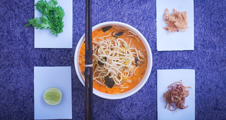 Food,Dish,Cuisine,Ingredient,Pad thai,Recipe,Thai food,Chinese food,Produce,Bún bò huế