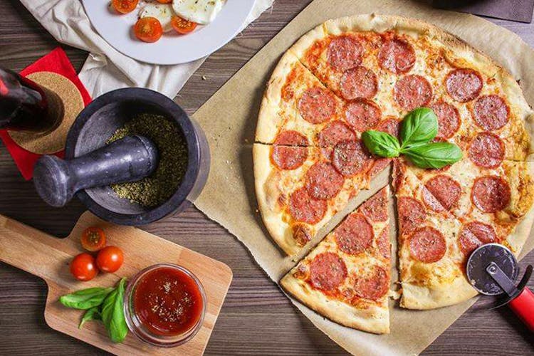 Dish,Food,Cuisine,Pizza,California-style pizza,Ingredient,Junk food,Pepperoni,Pizza cheese,Flatbread