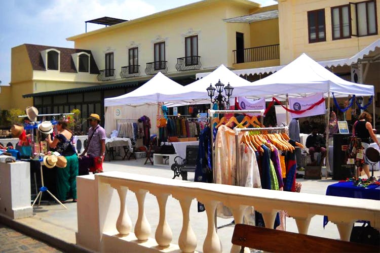 Public space,Marketplace,Event,Building,Market,Stall,Bazaar,Leisure,City,Tourism